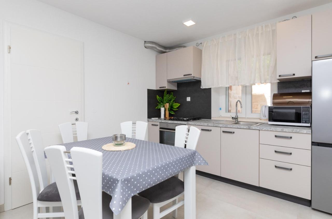 Apartmani Canaki ซูเปตาร์ ภายนอก รูปภาพ